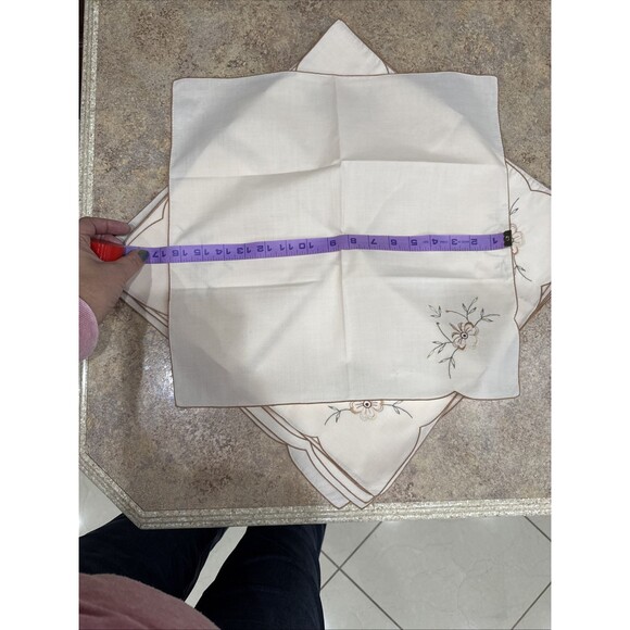 Vintage Cream Linen Napkins W. Flower Embroidering 8 Piece - Picture 3 of 4